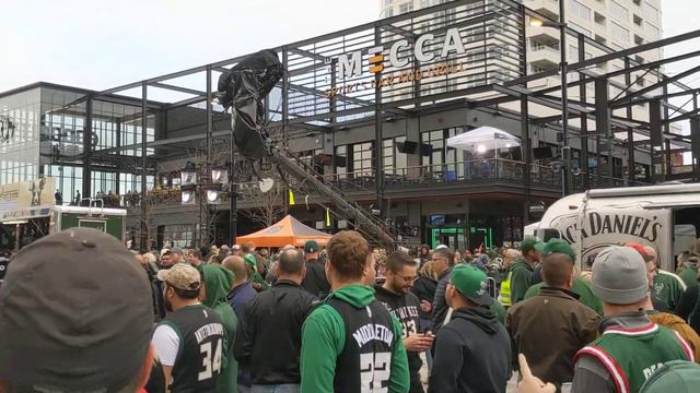 Fiserv Forum Game 2 ECF смотреть онлайн