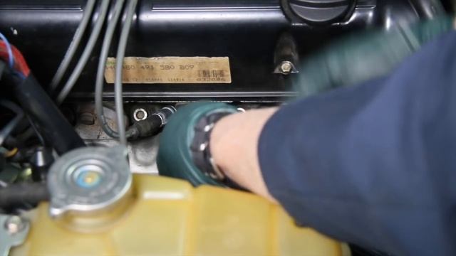 Buying a 1986 to 1995 Mercedes Part 5: Quick Ignition System Inspection After Purchase смотреть онлайн
