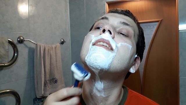 Бритье. DScosmetic brush, Super-Max cream, пластиковый Т станок, Treet platinum, Biocura lotion смотреть онлайн