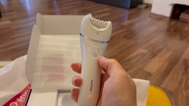 Распаковка — Эпилятор Philips BRE700/00 смотреть онлайн