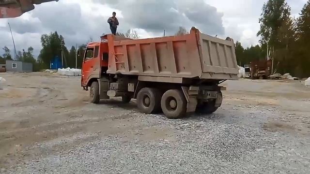 Урал Ресурс. Погрузка мраморной крошки смотреть онлайн