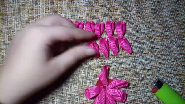 Бантики для волос. Цветы из лент. Своими руками. DIY. Очень красивые резиночки для волос. смотреть онлайн