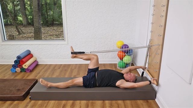 Lower Body Spring Wall Workout смотреть онлайн