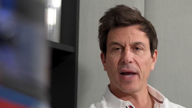 Conor Moore Meets Toto Wolff... And George Russell 🤣 смотреть онлайн