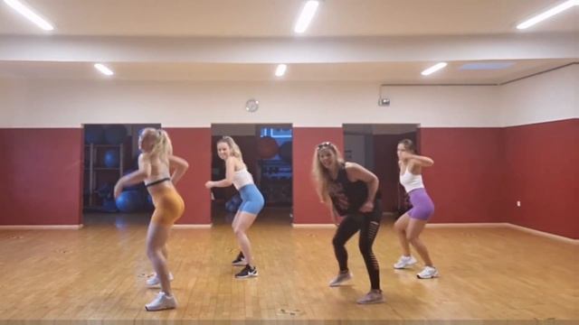 Zumba/Peligrosa-J.Balvin, Wisin,Yandel/Reggaeton-Choreo@CorinnaPerez