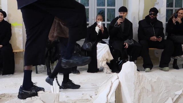 hurry up with my damn croissant (Paris Fashion Week Vlog Pt 2 ) смотреть онлайн