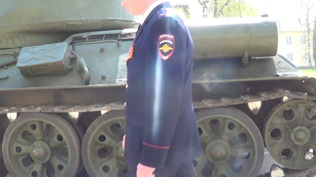 Танк в городе смотреть онлайн