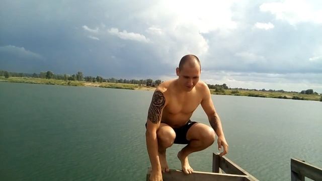 Сальто назад, прыжок в воду, озеро Старица смотреть онлайн