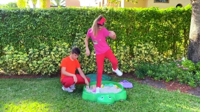 Stacy Invited Friends To The Playdate