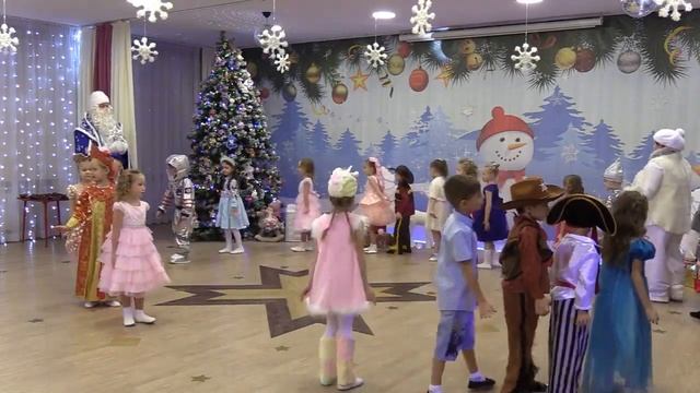 НОВЫЙ ГОД ВЕСЕЛЫЕ РЕБЯТА смотреть онлайн