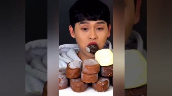 Китайцы едят на камеру. ???