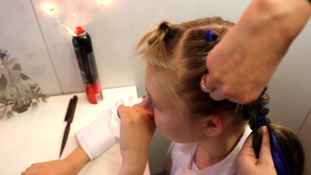 ТРЕНД 2017 ДВЕ ФРАНЦУЗСКИЕ КОСЫ С КАНЕКАЛОНОМ СВОИМИ РУКАМИ ЦВЕТНЫЕ КОСЫ ЯРКИЕ БОКСЕРСКИЕ КОСЫ промо смотреть онлайн