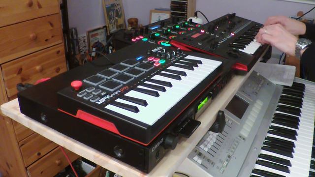 Casio VZ8M & Akai MPK mini play song New Year 2021 31.12.2020 смотреть онлайн