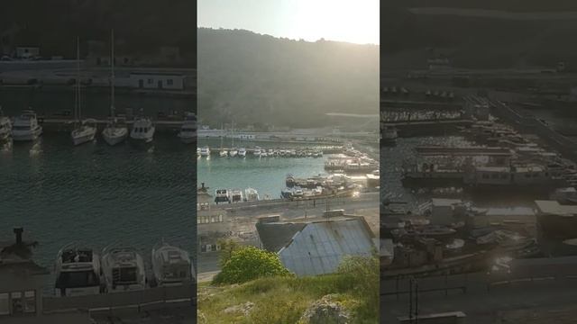Вчера в Балаклаве, Севастополь, Крым. Работы по строительству яхтенной Марины продолжаются. смотреть онлайн