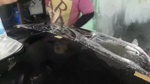 Клеить плёнку на капот бронь детей Линг