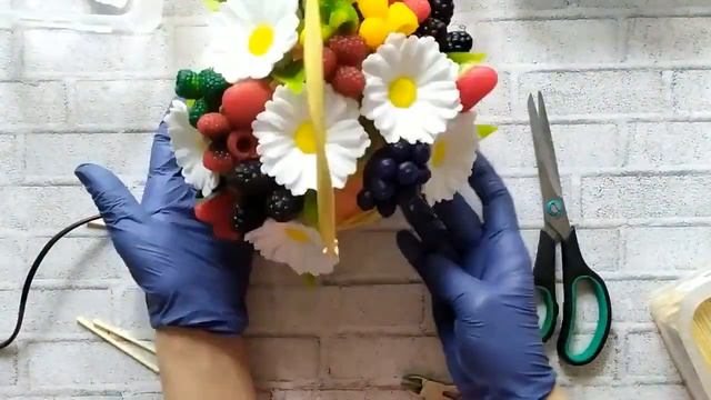 Корзинка с ягодами и ромашками/Кузнецовы Family смотреть онлайн