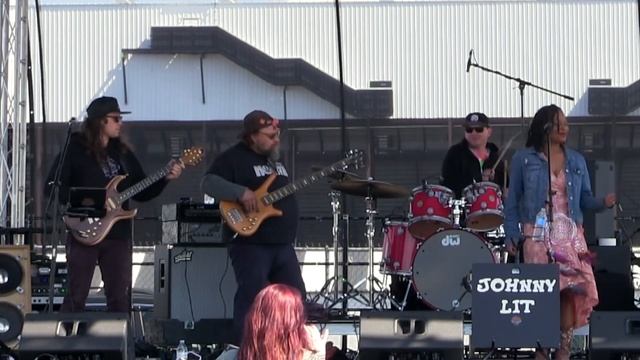 Groovy Grateful Dead Cover: Johnny Lits Jerry Duty Shines with "They Love Each Other" смотреть онлайн