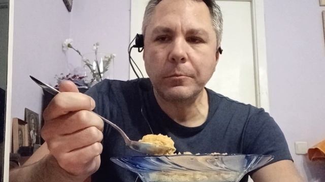 ASMR. КУШАЮ ГОРОХОВУЮ КАШУ И САЛО С ЧЕСНОКОМ