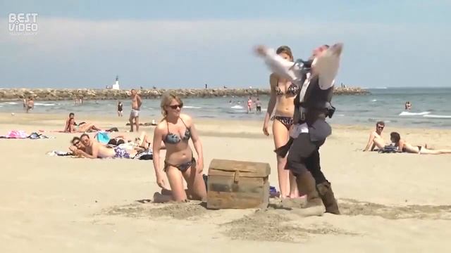 Самый годный пранк. Я нашел клад, расступитесь! Пранк на пляже. смотреть онлайн