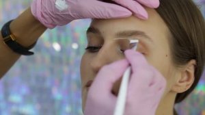 Процедура долговременная укладка бровей Thuya