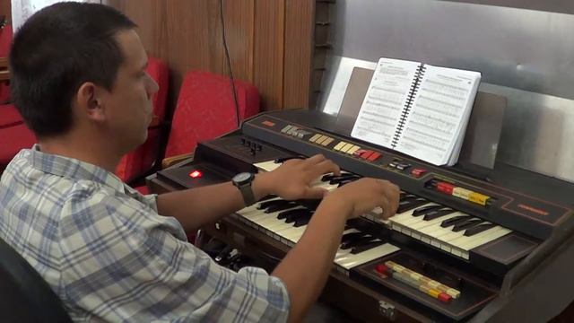 Aleluia! Aleluia! Gratos hinos entoai - Organista Bujor Florin Lucian, Órgão Farfisa Commander смотреть онлайн