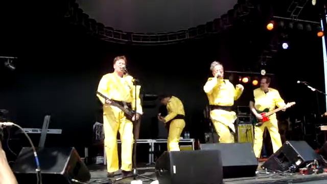 Josh Freese with DEVO - "Uncontrollable Urge" live @ Sound of Music Festival June 19th, 2011 смотреть онлайн