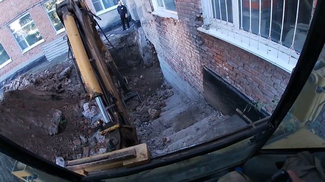 Возможно обрушение здания! Как работать аккуратно и осторожно !