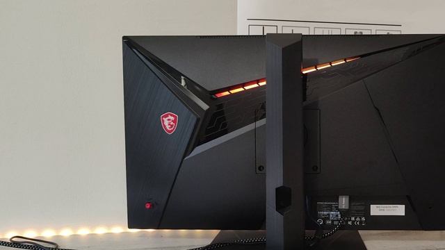 MSI MAG281URF : de l'UHD avec G-Sync et FreeSync en 144 Hz смотреть онлайн