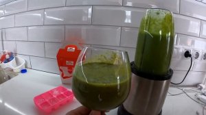 Собака очень боится щекотки / Смешные собаки