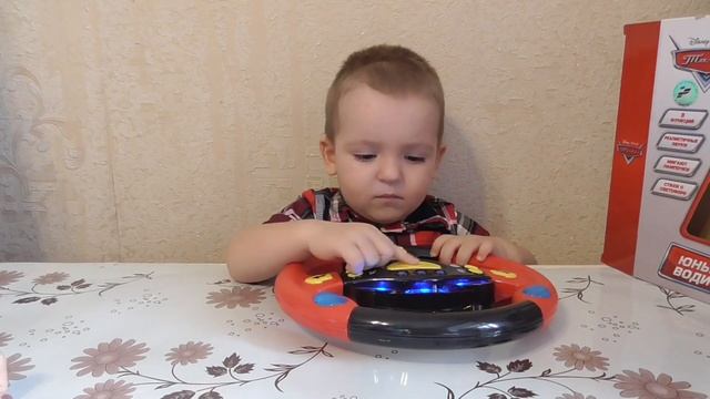 Обзор игрушки Музыкальный РУЛЬ Молния Маквин Тачки Disney Pixar смотреть онлайн