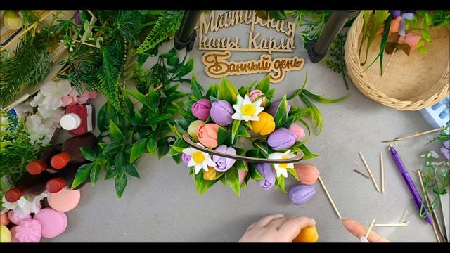 Корзинка с тюльпанами и нарциссами. Мыло ручной работы. смотреть онлайн