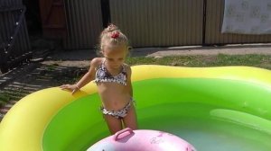 (VLOG) На даче. Купаемся в басейне