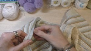 Футболка в вертикальную полоску крючком.