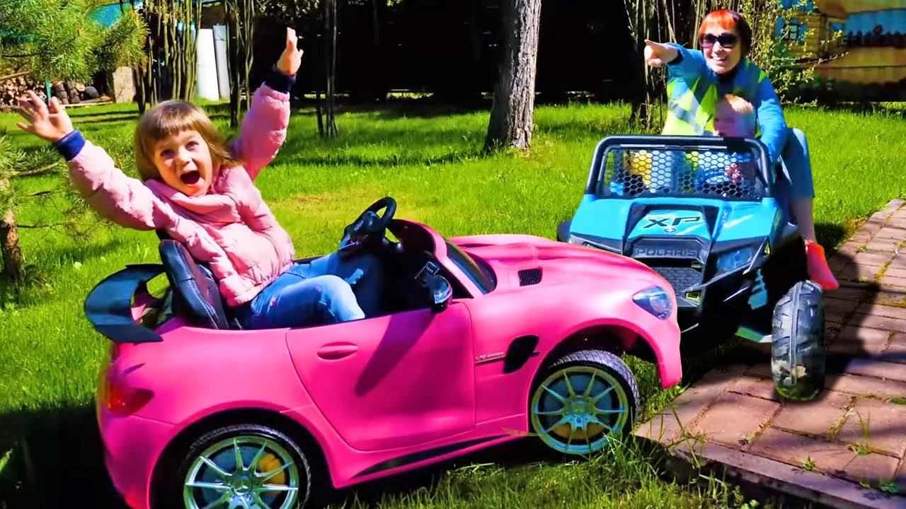 Детские песни про машинки - Эвакуатор. Маша Капуки, Бьянка и Карл играют с машинками