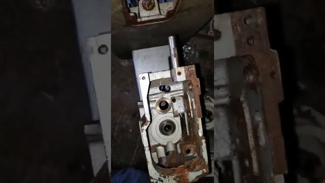 Установка челнока #Швейная машина 3823 класс Разборка 2823 кл смотреть онлайн