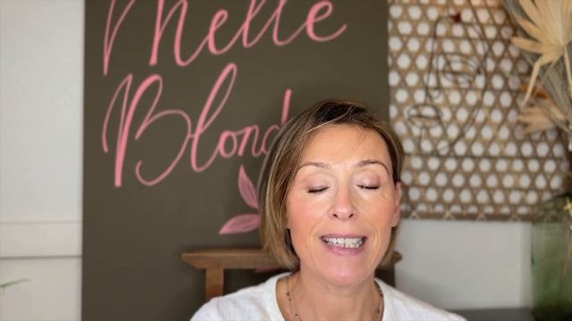 Mes actifs anti-âge et mes conseils make-up pour peaux matures смотреть онлайн