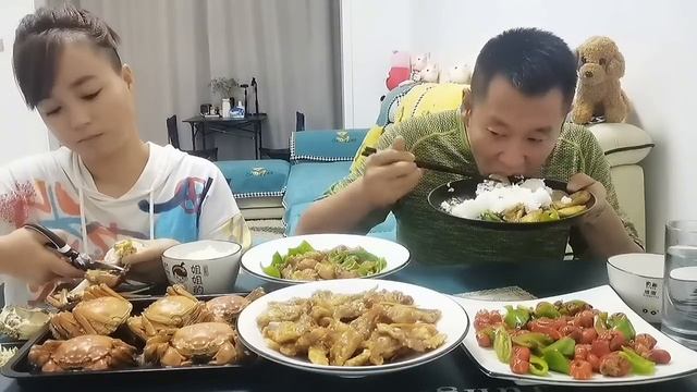 吃独食的人，就让他长记性#eating show#eating challenge#husband and wife eating food#mukbang #asmr eating смотреть онлайн