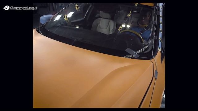 NEW Volvo XC60 Small Overlap Car CRASH TEST (Video 3/4) [GOMMEBLOG] смотреть онлайн