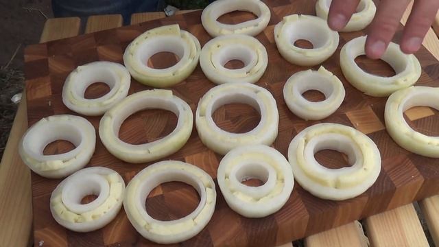 Луковые кольца с сыром внутри во фритюре! смотреть онлайн