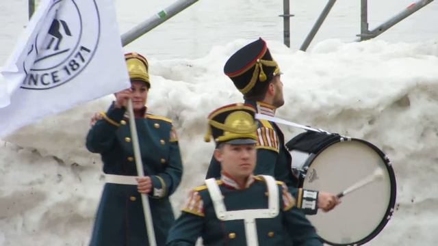 Гонки. Перерыв. Выступление группы барабанщиков смотреть онлайн