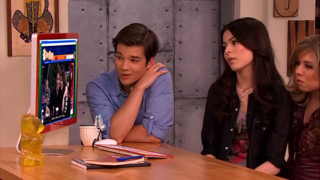 iCarly | Two Timing With Tori? | Nickelodeon UK смотреть онлайн