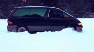 Микроавтобус тойота.  Прет как НИВА!