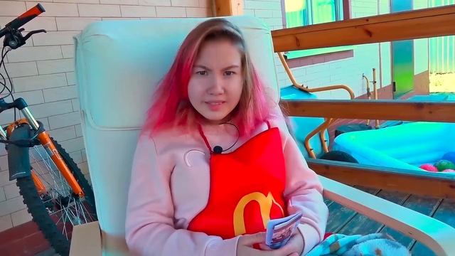 Гигантский ХэппиМил Светы и Богдана // Твиксики смотреть онлайн