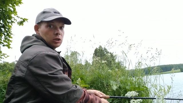 НОЧНАЯ РЫБАЛКА С КАРАСЯМИ, ЛЕЩАМИ И РАКАМИ! смотреть онлайн