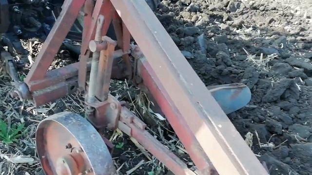 Пахота МТЗ 82 и ПЛН 3- 35, глубина 30 см. Настройка плуга. смотреть онлайн