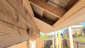 Подшив карнизных свесов софитами.