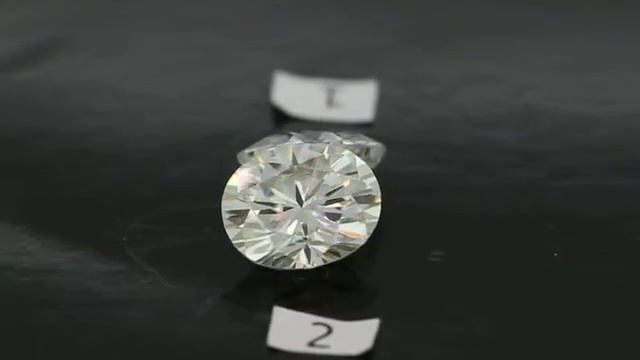 Oval Amora Gem vs Oval Forever Brilliant Moissanite смотреть онлайн