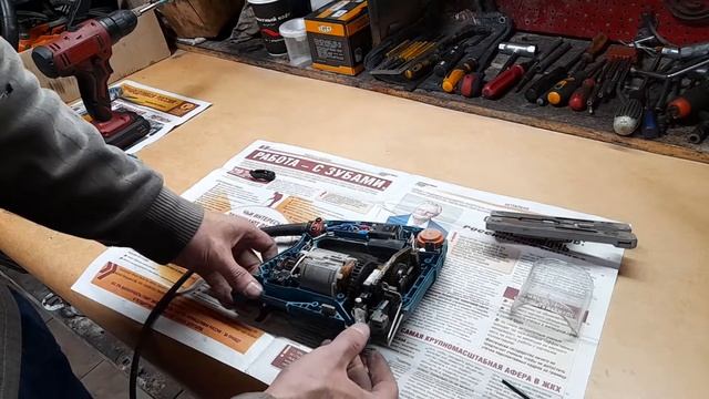 Лобзик Makita 4329. Ролик опорный под замену смотреть онлайн