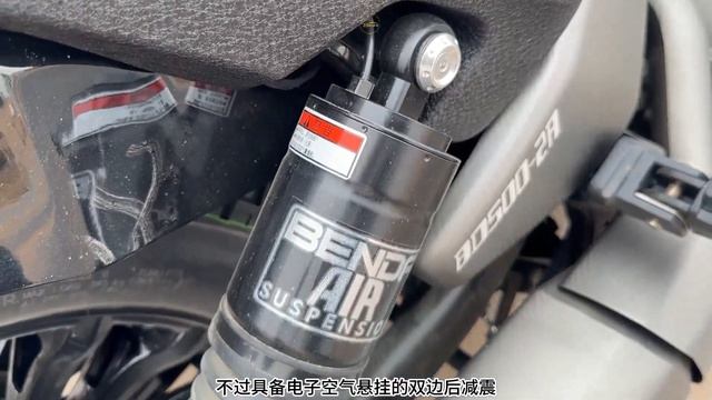 BENDA黑旗500新车实拍，最便宜的V4还有气动避震