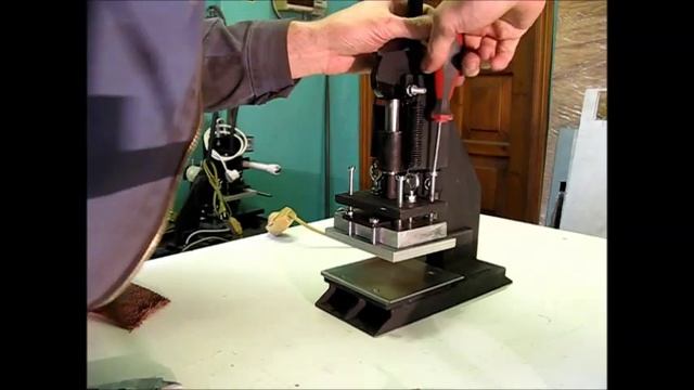 Пресс GM 01 с клишедержателем смотреть онлайн